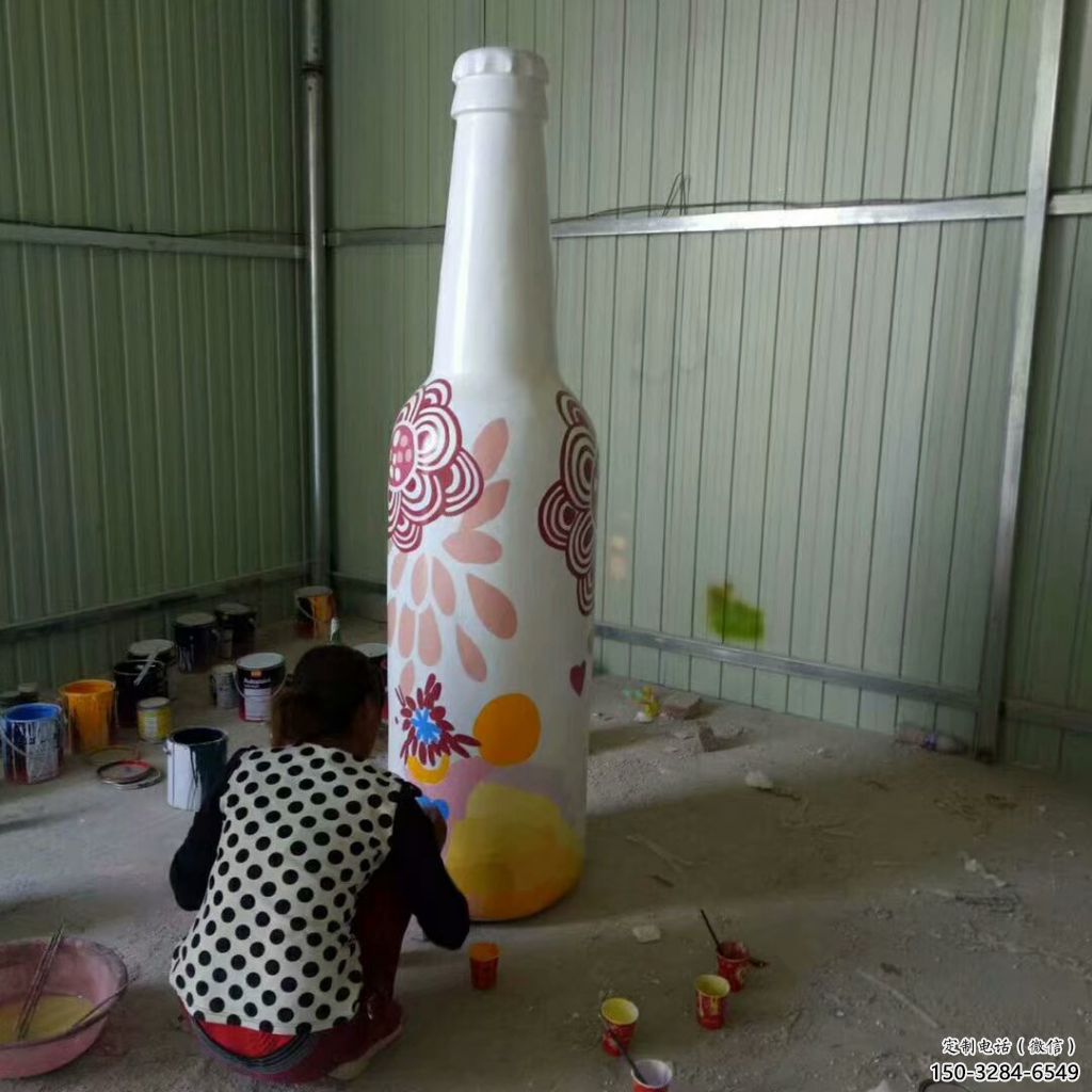 酒瓶彩繪雕塑，公園小區擺件，玻璃鋼噴漆工藝