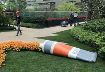 創意牙膏雕塑通用 公園牙膏雕塑 彩繪雕塑擺件生產