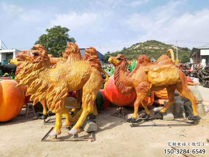 田間玻璃鋼駱駝雕塑廠家 彩繪仿真雕塑 園林擺件