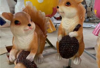 玻璃鋼仿真松鼠雕塑 酒店公園雕塑 風(fēng)景區(qū)擺件