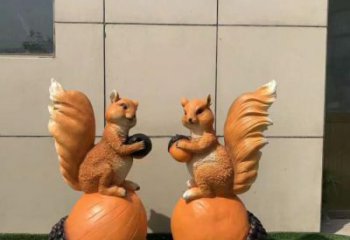 商場(chǎng)玻璃鋼松鼠雕塑 仿真雕塑 店門(mén)口小品