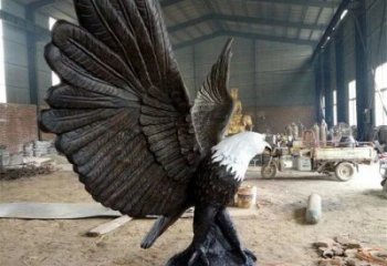 商場(chǎng)玻璃鋼老鷹雕塑 仿真動(dòng)物雕塑 店門(mén)口小品