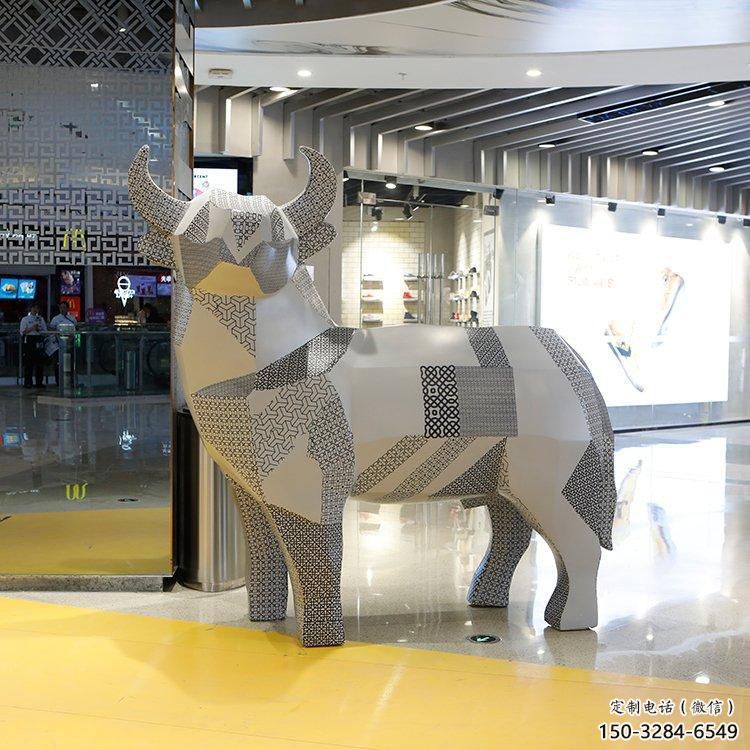 操場小牛雕塑，景觀題材，幾何工藝