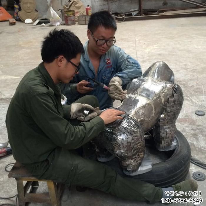 幼兒園猩猩雕塑，動(dòng)物文化，鍛造工藝