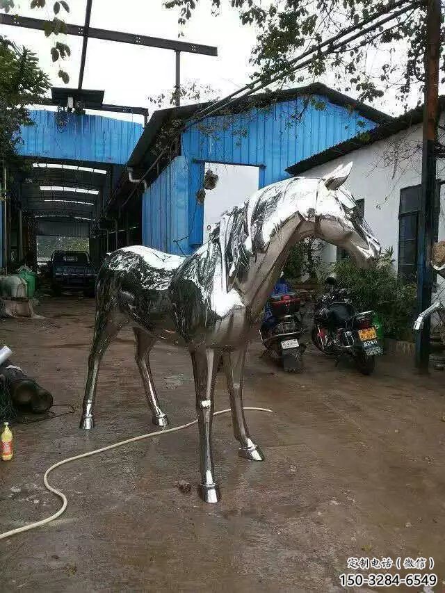 青海庭院戰(zhàn)馬雕塑，動物主題，拋光工藝