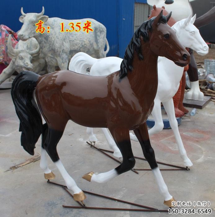 街道小馬雕塑廠家，景觀擺件，鍍金工藝