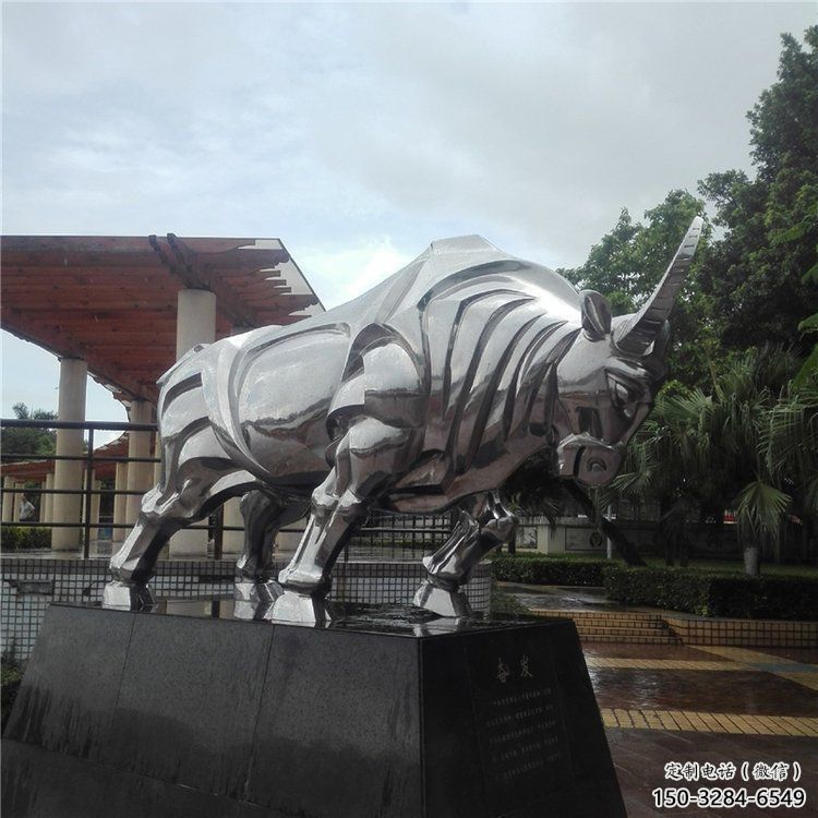 小區(qū)黃牛雕塑，抽象主題，鑄銅工藝