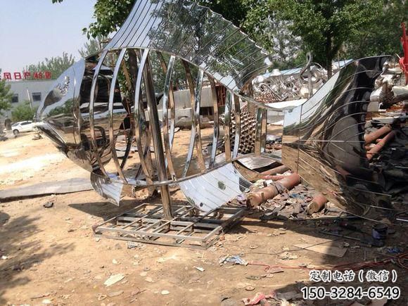 小區(qū)魚形雕塑，拉絲海洋雕塑，抽象效果