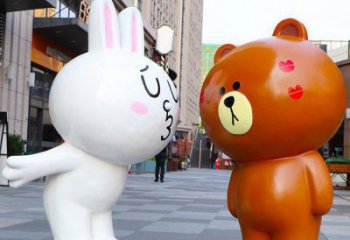 步行街布朗熊雕塑生產，鑄銅農耕雕塑，卡通方式