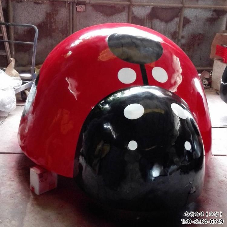 城市瓢蟲雕塑，網(wǎng)格體育雕塑，古銅效果