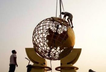 城市地球儀雕塑，網(wǎng)格體育雕塑，古銅效果