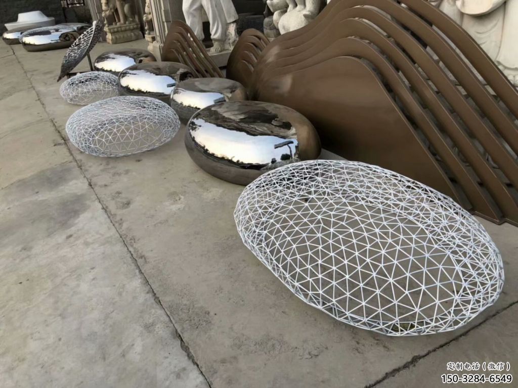 操場坐凳雕塑，鏤空景觀雕塑，噴砂制造