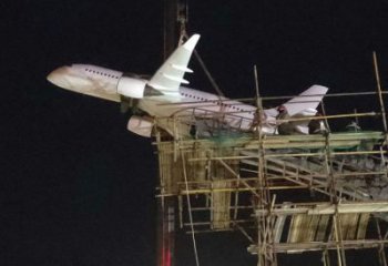 農(nóng)村飛機雕塑 抽象藝術(shù)擺件 烤漆雕塑