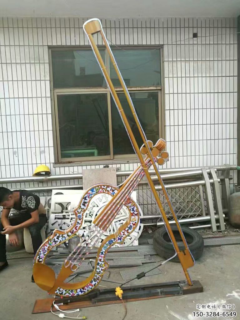 農(nóng)村吉他雕塑 抽象藝術(shù)擺件 烤漆雕塑