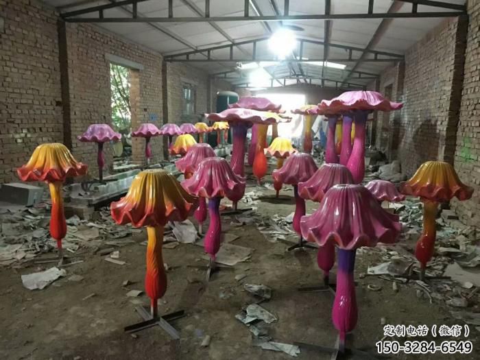 彩繪蘑菇雕塑 仿真雕塑 步行街擺件