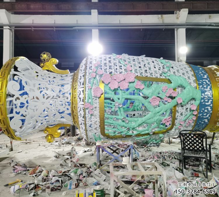 草地花瓶雕塑 現(xiàn)代雕塑 大型瓶子雕塑