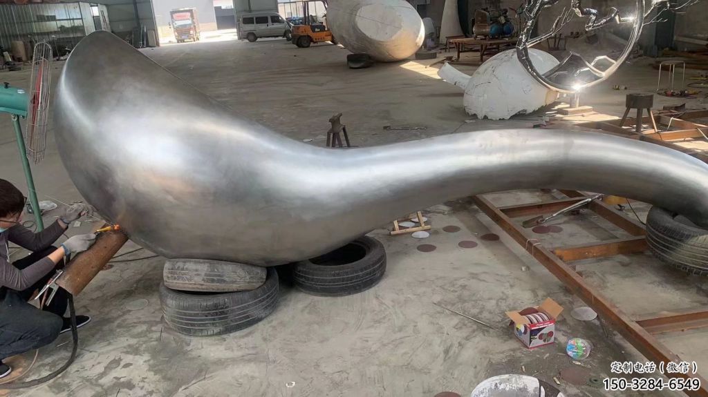 草地湯匙雕塑廠家 現(xiàn)代校園雕塑 大型勺子雕塑