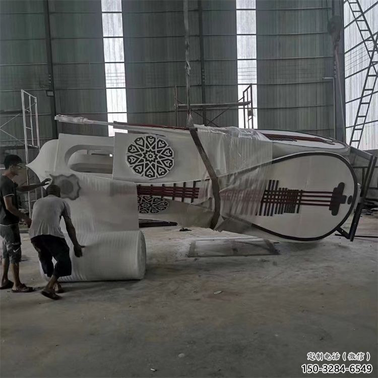 烤漆琵琶雕塑 鋼管樂器雕塑 室內音樂雕塑