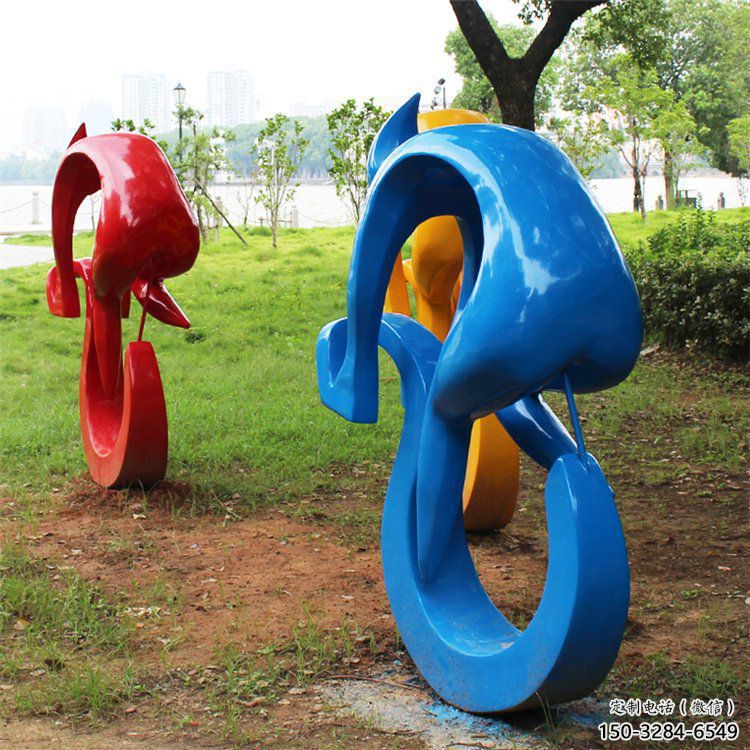 現(xiàn)代賽車雕塑 大型別墅區(qū)賽車人雕塑 彩繪體育雕塑