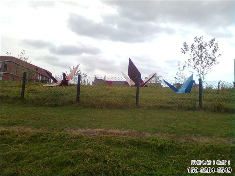 創(chuàng)意千紙鶴雕塑 啞光折紙風(fēng)格 公園鶴鳥(niǎo)雕塑