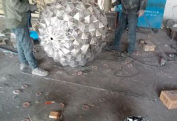 噴漆松塔雕塑 中式村口松果造型 草地雕塑