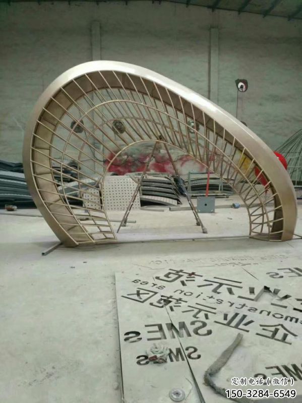 鏤空創意不銹鋼大門雕塑