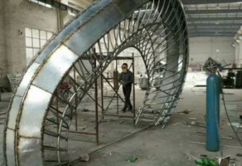 鏤空半圓門頭雕塑，不銹鋼結構大門雕塑制作