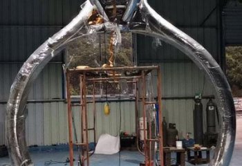 指環(huán)拱門雕塑，戒指藝術(shù)造型，不銹鋼指環(huán)大門雕塑