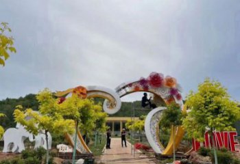 心形拱門雕塑，鏤空工藝，不銹鋼藝術大門雕塑廠家