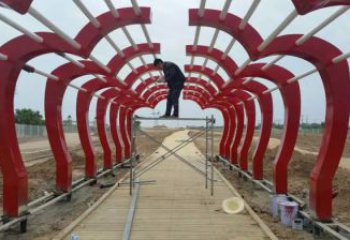 隧道大門雕塑廠家，烤漆美陳雕塑，抽象建筑設計