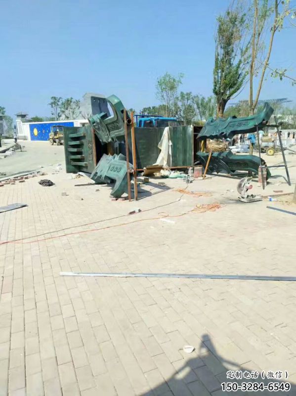 現場安裝青銅鼎雕塑