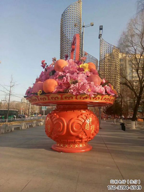 鍛鋼花籃雕塑選用，小區(qū)擺件，大型鐵藝花籃雕塑公司批發(fā)