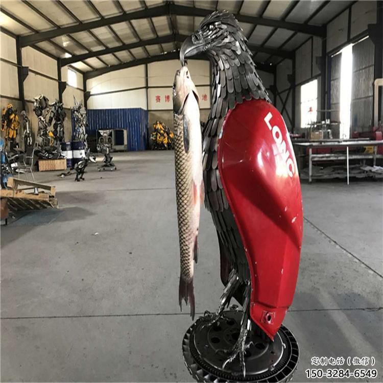 鐵藝機(jī)甲鳥釣魚雕塑