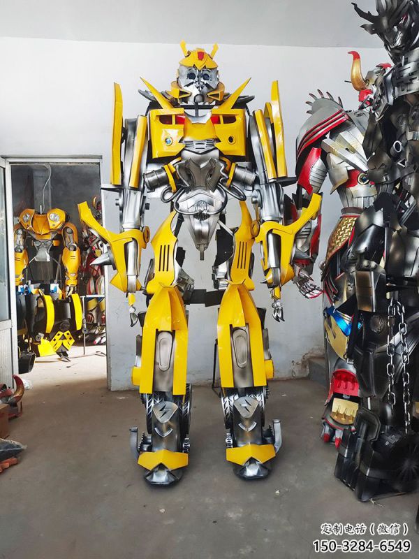 動(dòng)漫版大黃蜂雕塑