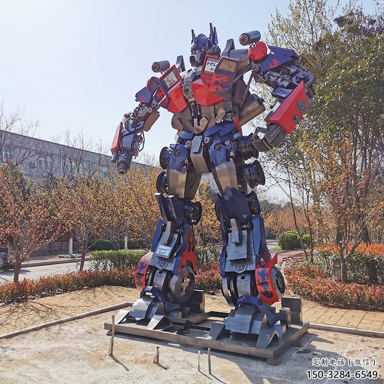 卡通版發(fā)聲擎天柱雕塑