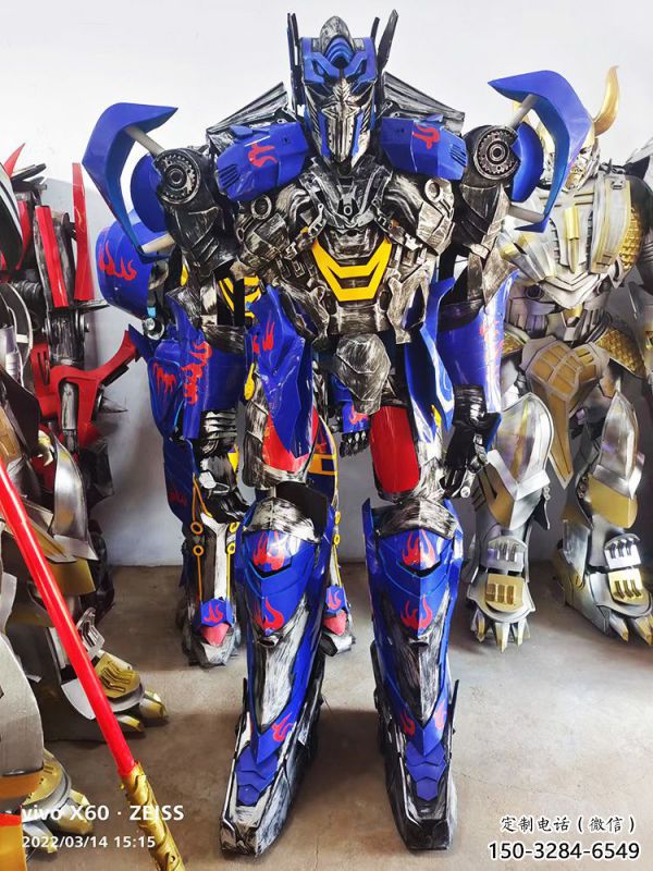 騎士版擎天柱雕塑