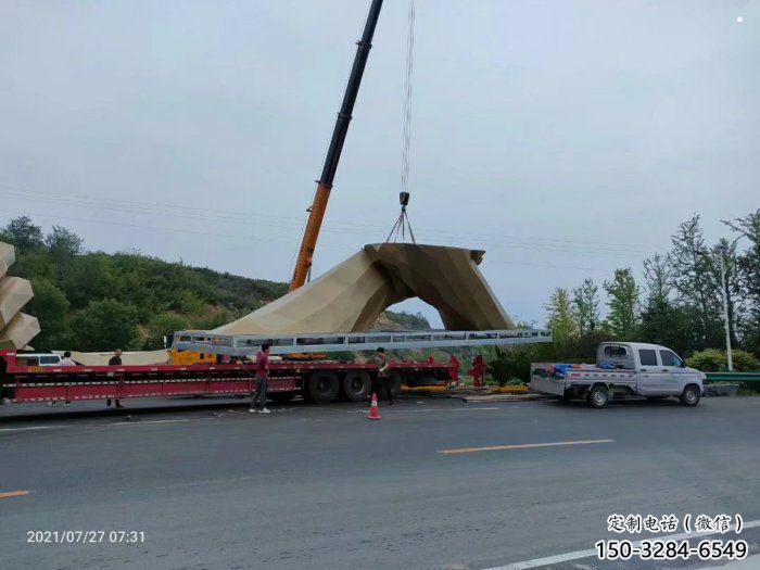 城市景觀握手雕塑安裝，不銹鋼標識雕塑