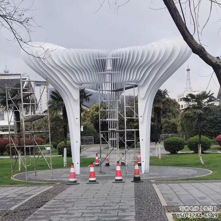 精神堡壘雕塑，折紙藝術(shù)形式，城市景觀建筑雕塑