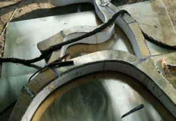 門口小鹿雕塑供應(yīng)，多彩藝術(shù)，別墅抽象銅鹿雕塑供求