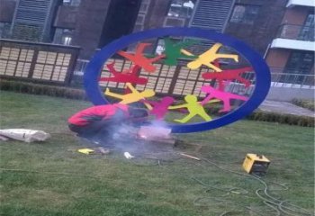 彩繪地球雕塑生產，景區案例，烤漆地球天使雕塑優選