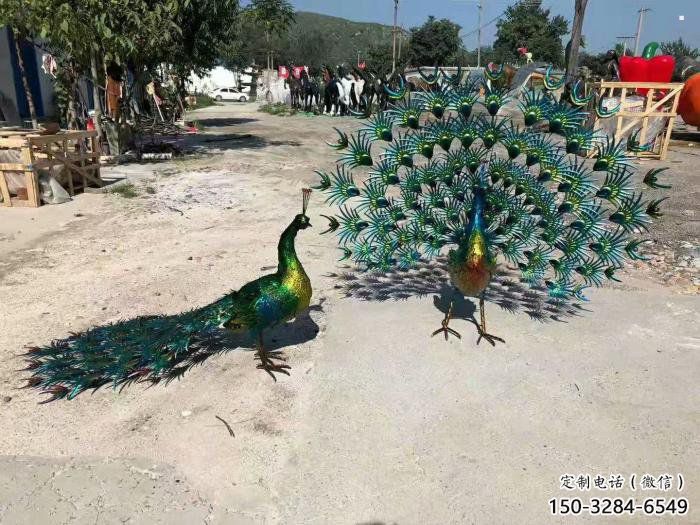 店門口孔雀雕塑