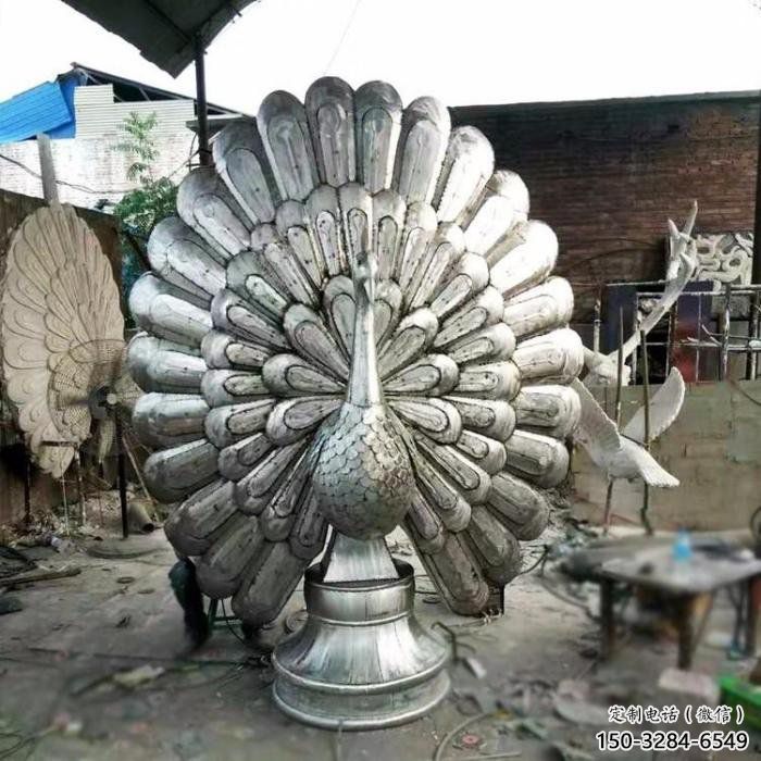 孔雀開(kāi)屏雕塑廠家，景區(qū)案例，不銹鋼孔雀開(kāi)屏雕塑選用
