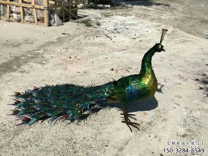孔雀開屏雕塑供應(yīng)，多彩藝術(shù)，別墅孔雀開屏雕塑供求?