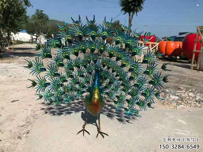 商業街孔雀雕塑