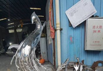 孔雀雕塑展品，花園小品，鏡面鐵藝孔雀雕塑優選