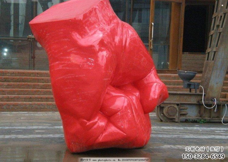 步行街拳頭雕塑