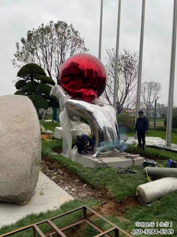 火球雕塑定制，景觀雕塑，廣場手托火球雕塑廠家