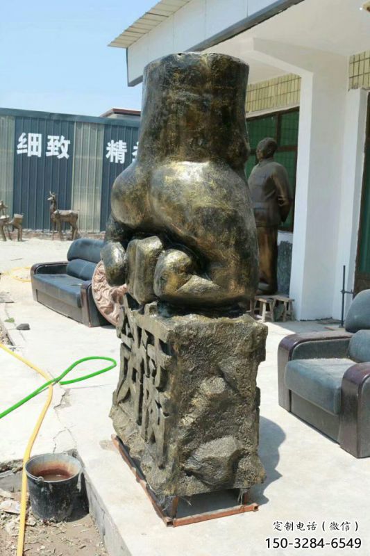 握拳雕塑制造，中式工藝，玻璃鋼仿銅握拳雕塑廠家