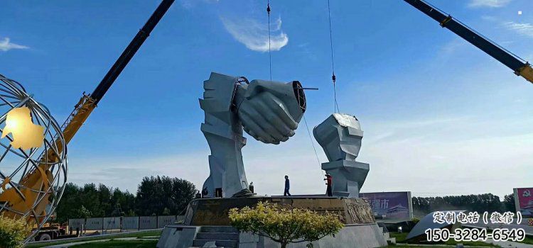 握手雕塑廠家，景區(qū)雕塑，裝飾不銹鋼握手雕塑選定