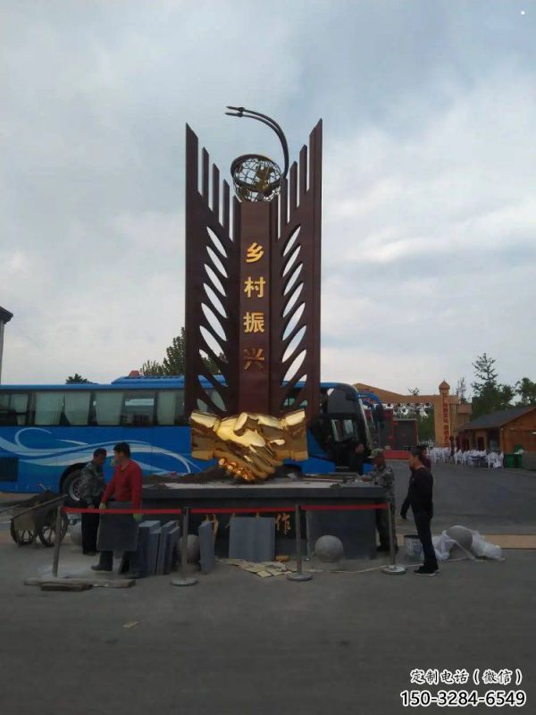 握手雕塑服務(wù)商，街景小品，點擊不銹鋼握手雕塑廠家